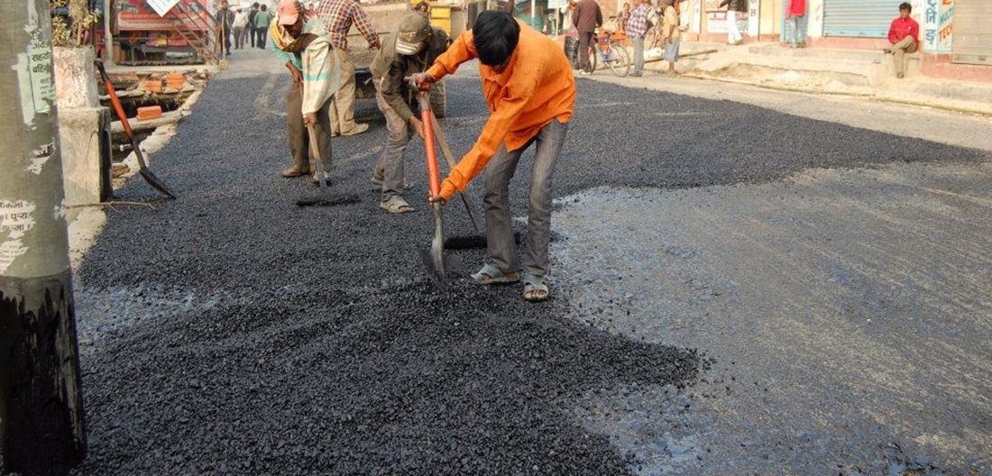 गलेश्वर–भगवती सडक कालोपत्रे सुरु