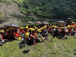 स्थानीयवासी परिचालन गरी सडक स्तरोन्नति सुरु