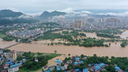 चीनमा बाढीबाट सत्रको मृत्यु, सत्र बेपत्ता