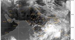 बंगलादेशको खाडीबाट शक्तिशाली आँधी आउँदै, लाखौँ मानिसलाई सारियो सुरक्षित स्थानमा 