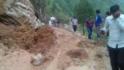  महाकाली लोकमार्ग बन्द भएपछि यात्रु अलपत्र