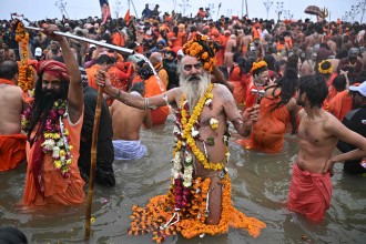 महा कुम्भ  मकर सङ्क्रान्तिमा एक करोड ३८ लाख भक्तजनले गरे सङ्गममा स्नान