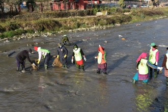 वाग्मती सफाइमा जुट्न थाले महानगरका जनप्रतिनिधि