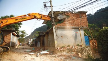  सडक फराकिलो पार्न दरवाङवासीले पेटी र टहरा भत्काए