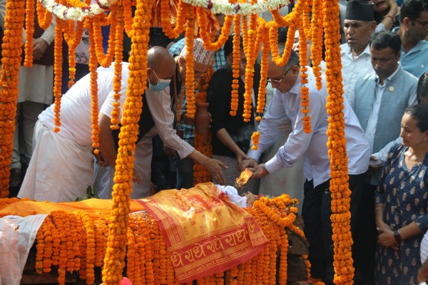 राजकीय सम्मानमा साथ दाहालको अन्त्येष्टि