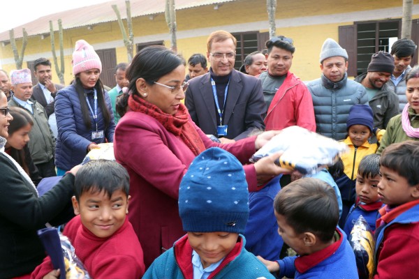 हजार विद्यार्थीलाई न्यानो कपडा